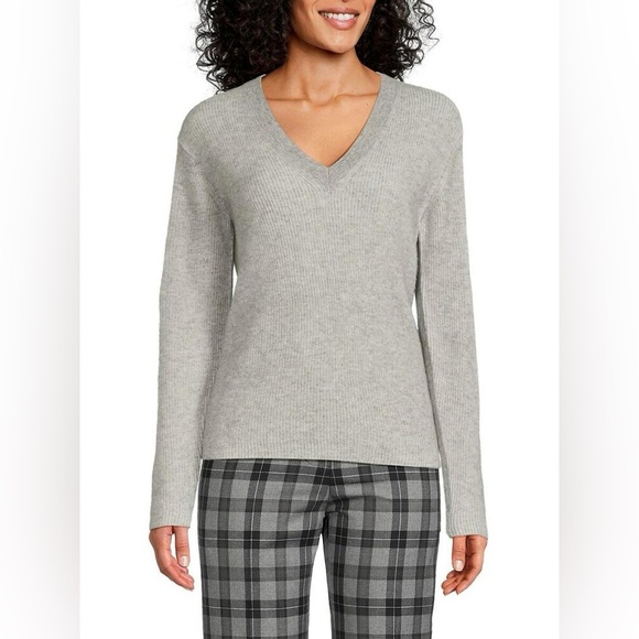 Amicale Cashmere Sweaters - Gray V-Neck Women's Sweater 100% cashmere​
